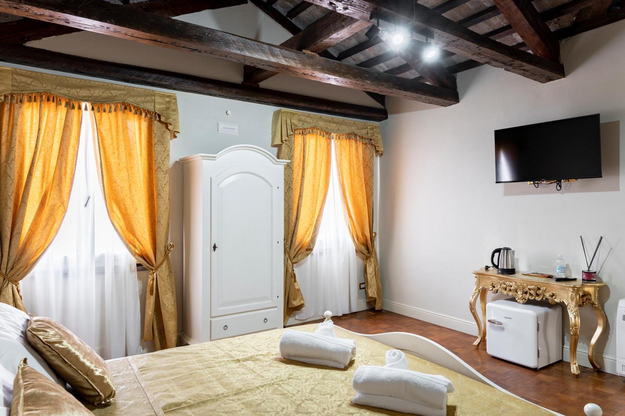 Palazzo Titti Rialto Suites Veneţia Exterior foto