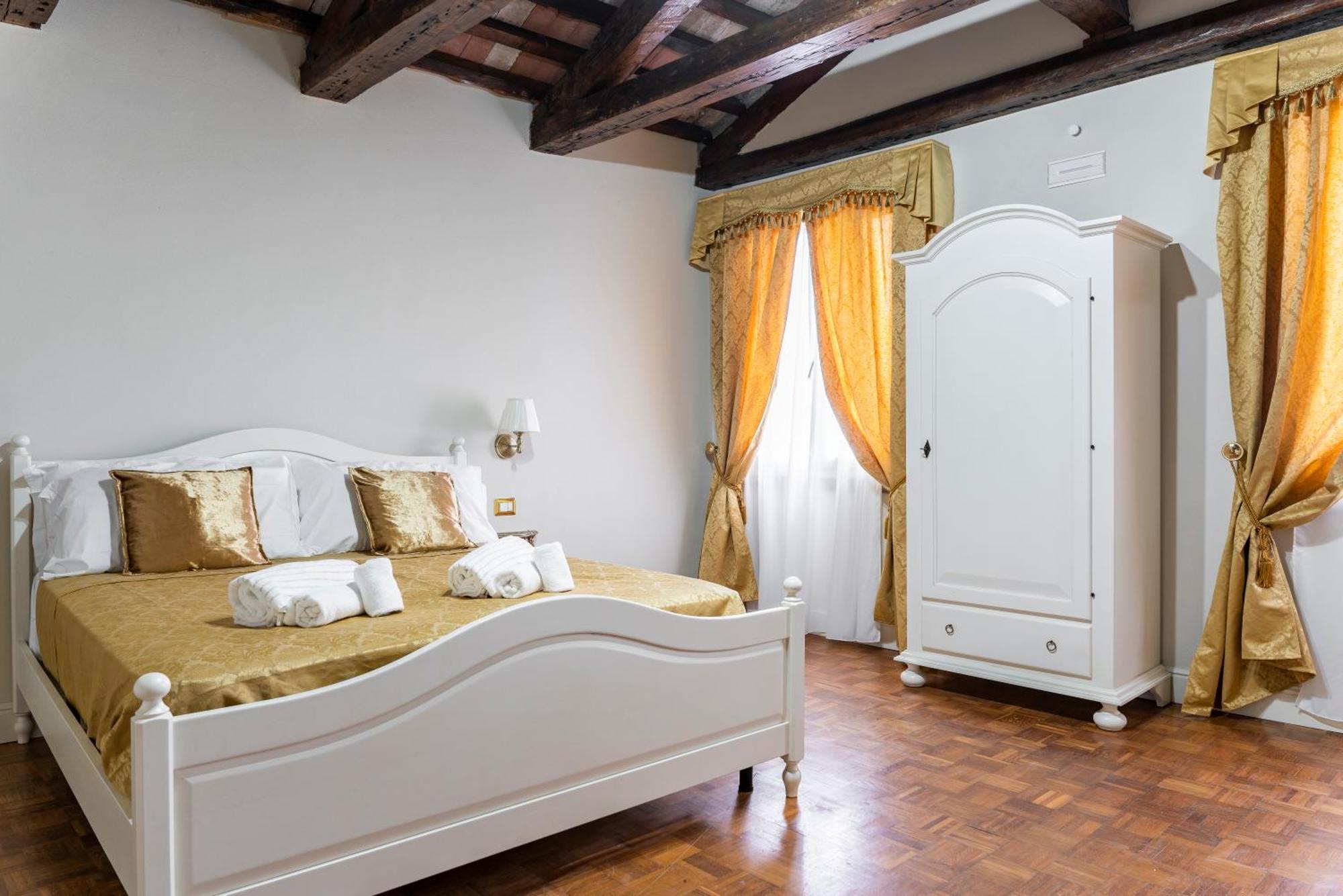 Palazzo Titti Rialto Suites Veneţia Exterior foto
