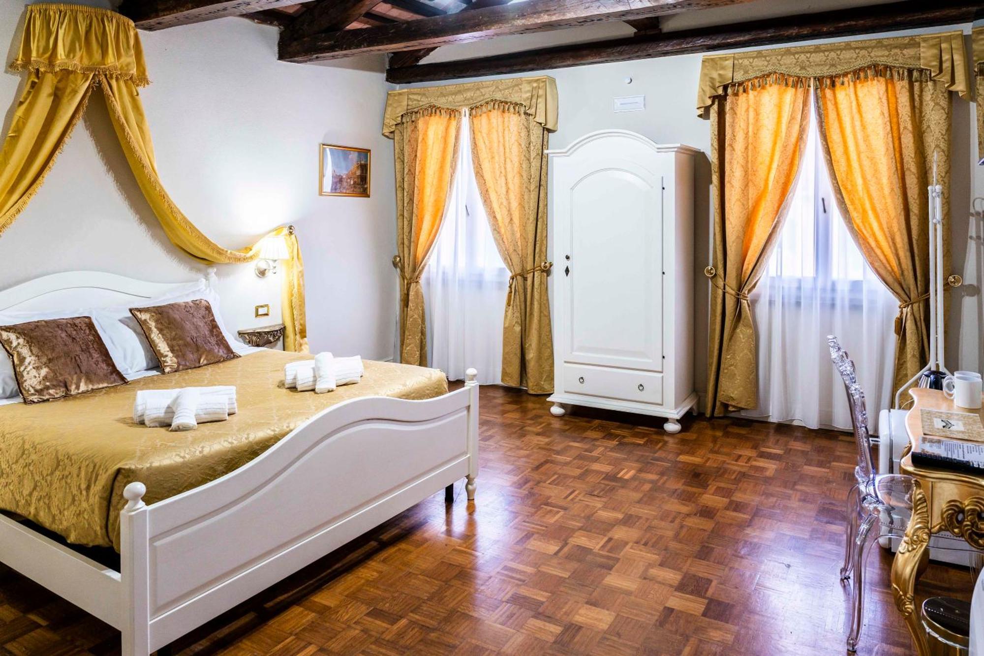Palazzo Titti Rialto Suites Veneţia Exterior foto