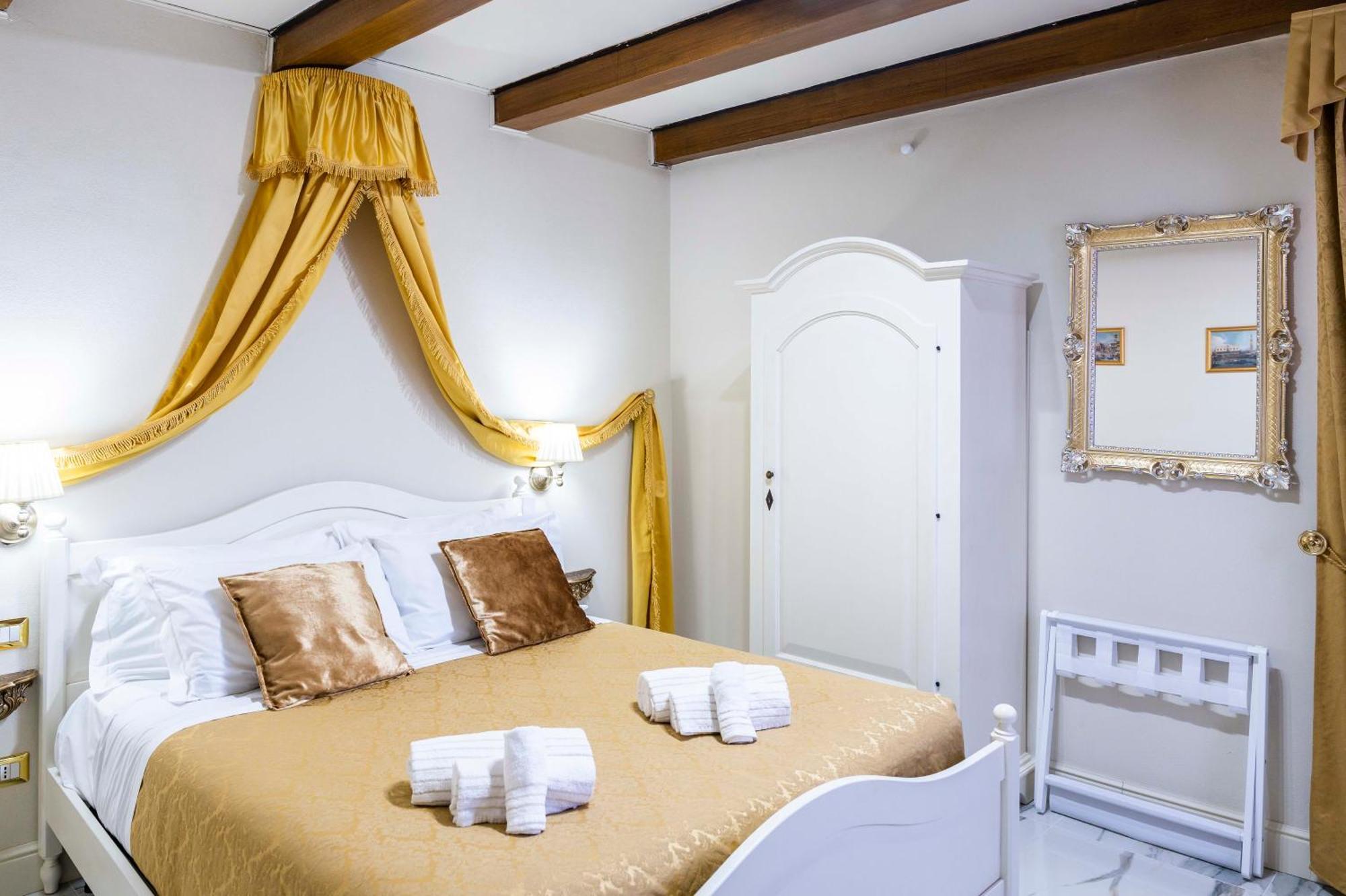 Palazzo Titti Rialto Suites Veneţia Exterior foto
