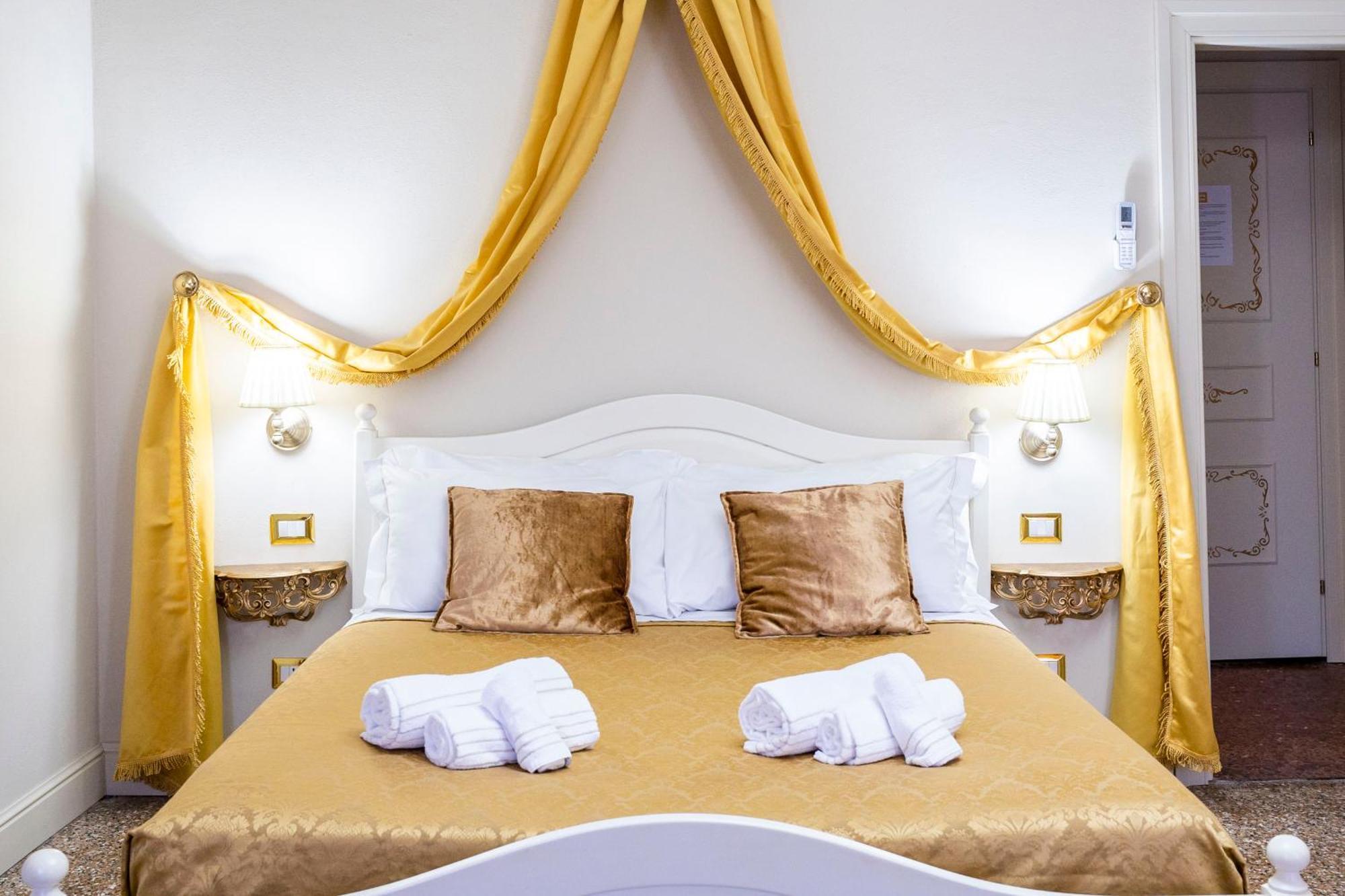 Palazzo Titti Rialto Suites Veneţia Exterior foto