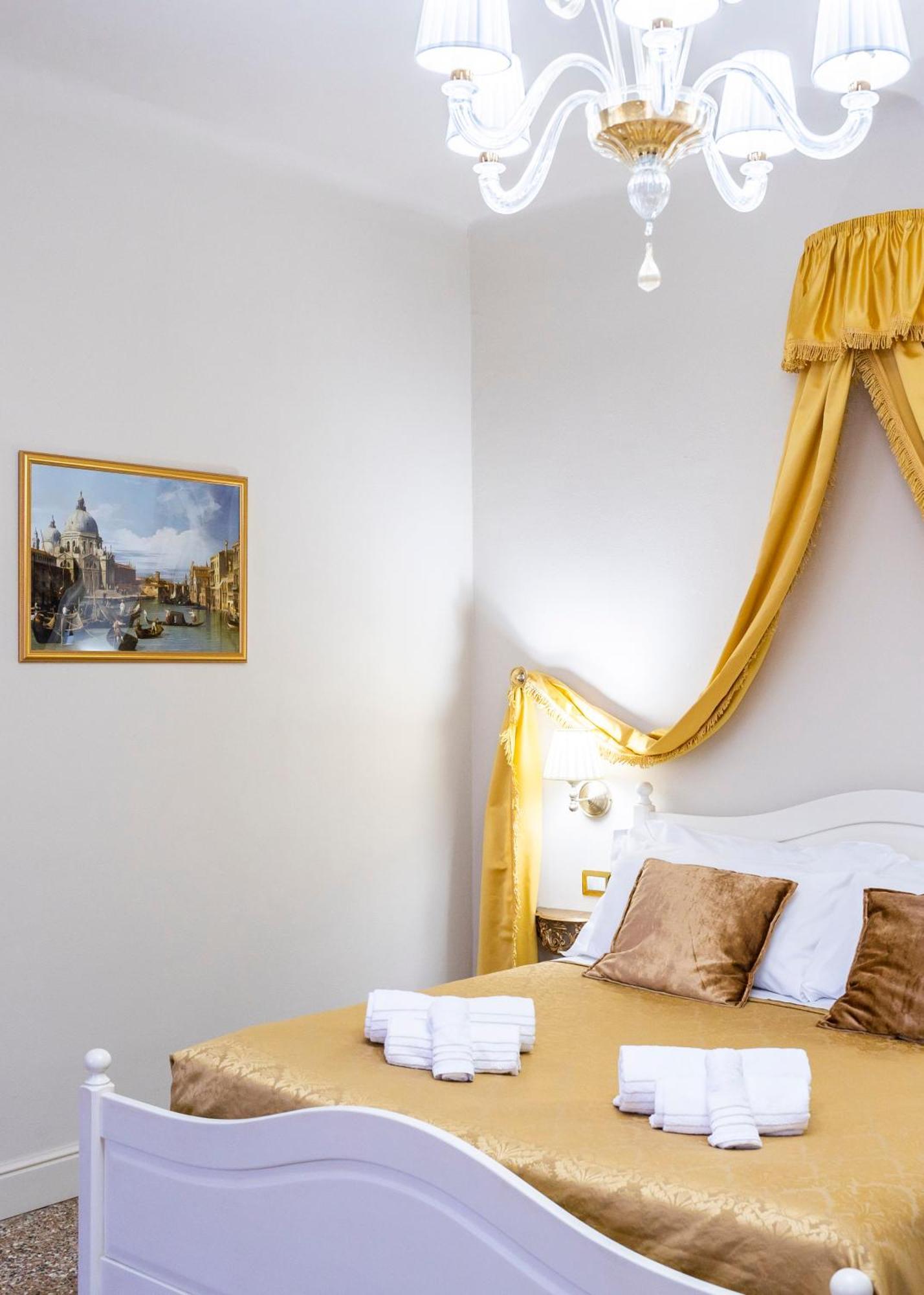 Palazzo Titti Rialto Suites Veneţia Exterior foto