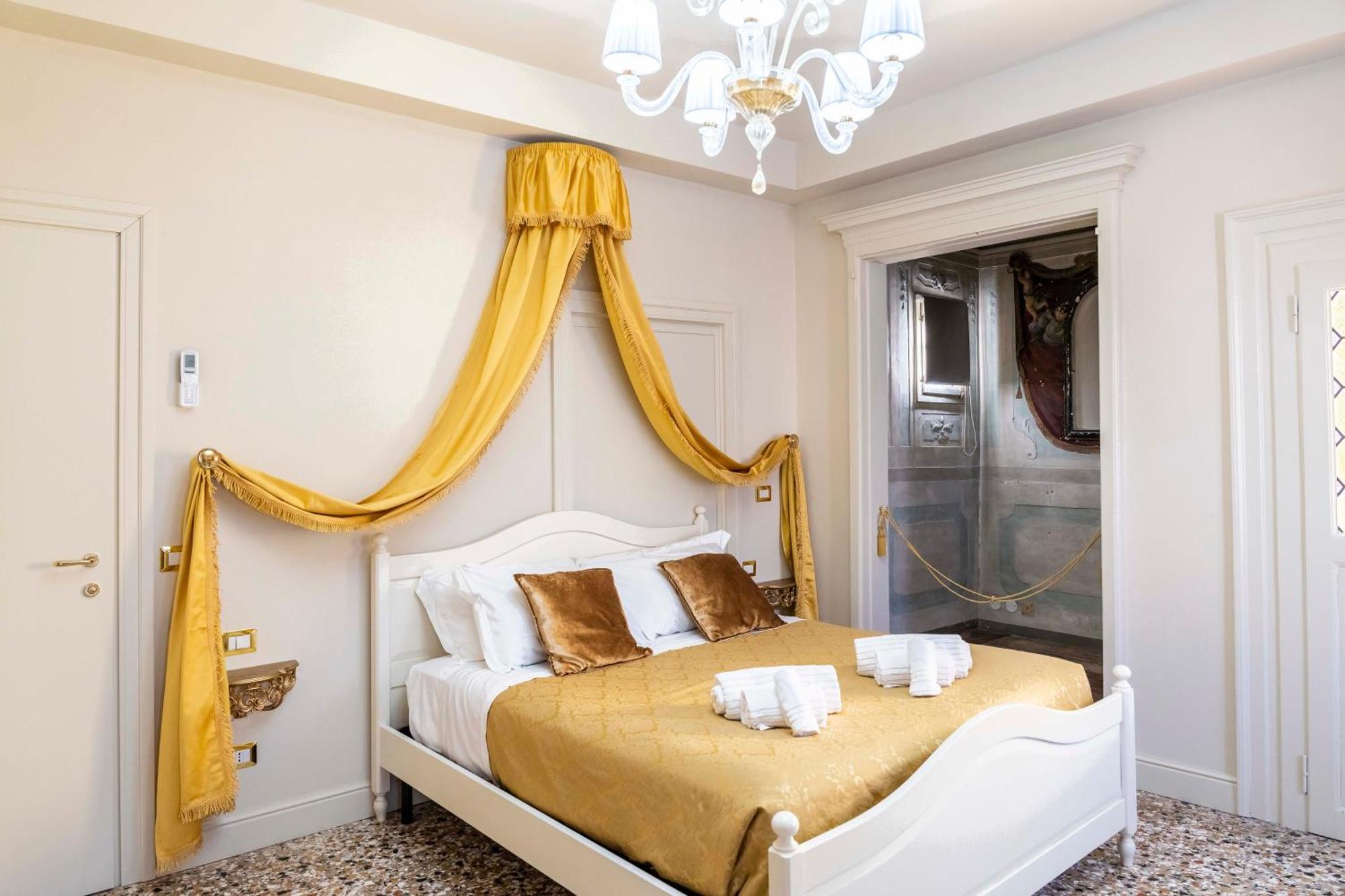 Palazzo Titti Rialto Suites Veneţia Exterior foto