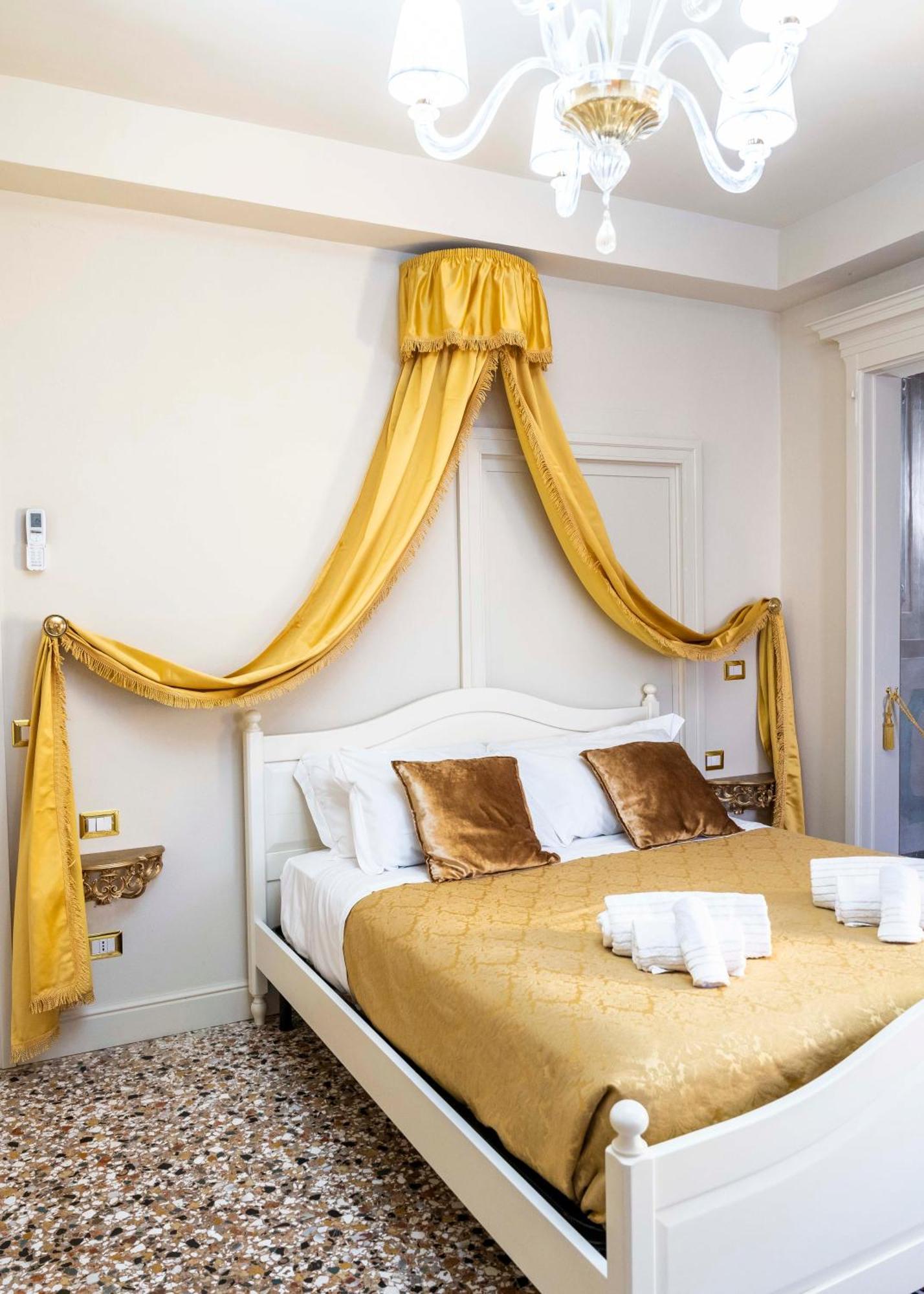 Palazzo Titti Rialto Suites Veneţia Exterior foto
