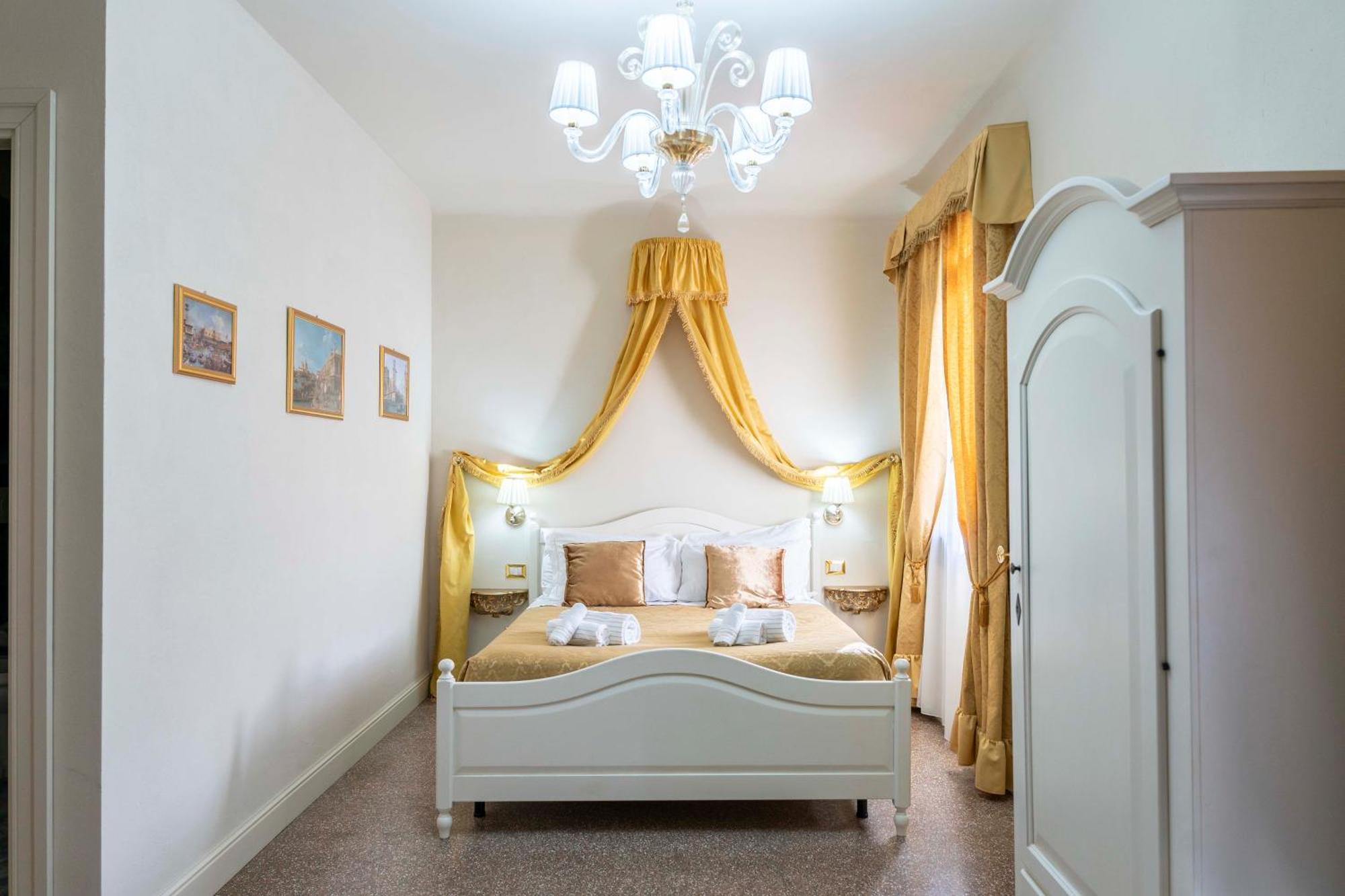 Palazzo Titti Rialto Suites Veneţia Exterior foto